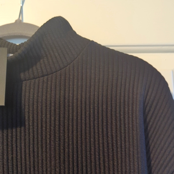 NWT Kenneth Cole black cropped turtleneck. Size M - Picture 6 of 10